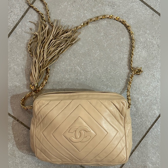 CHANEL Handbags - **AUTHENTIC** vintage Chanel shoulder bag with chain